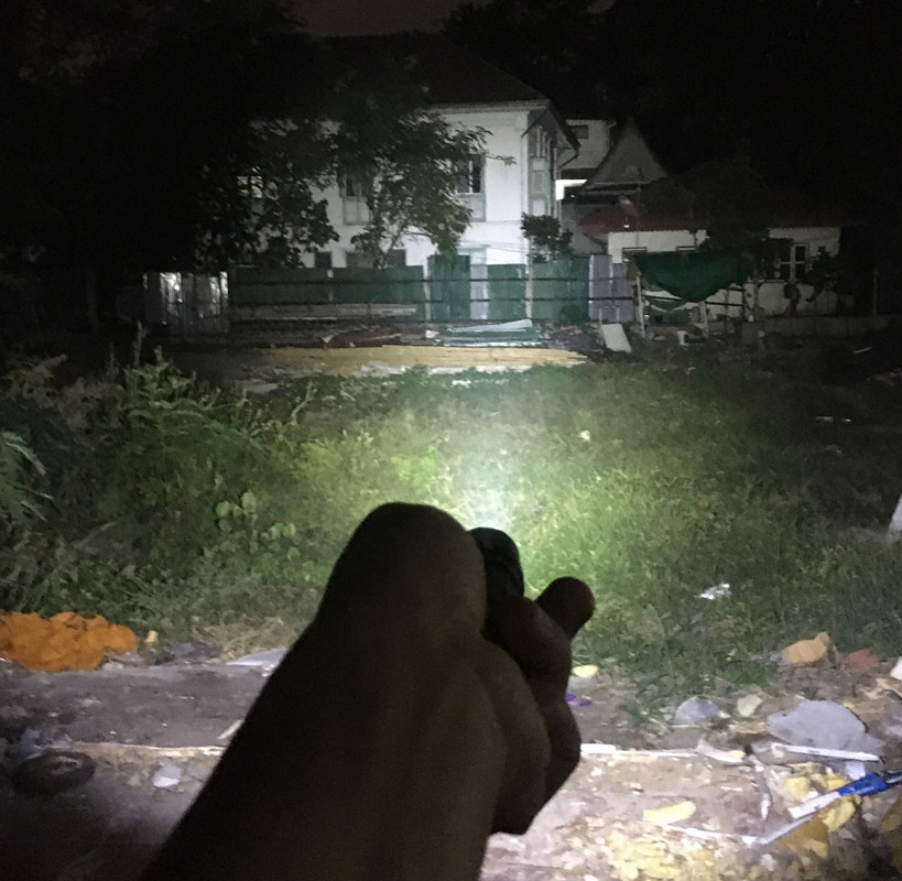 Đèn pin SOFIRN SP35 LED SST40 sáng 2000 lumen chiếu xa 332m LED Luminus SST40 pin 21700 sạc USB-C bảo hành 1 năm