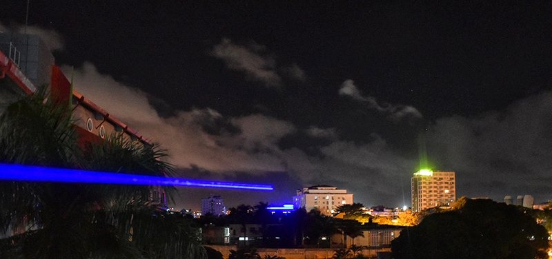 Đèn Laser Blue công suất 3W tia màu xanh dương kèm pin sạc