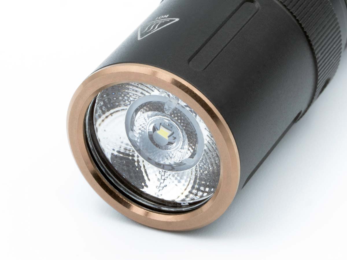Đèn pin mini FENIX E12 V2.0 độ sáng 160 lumens chiếu xa 68m