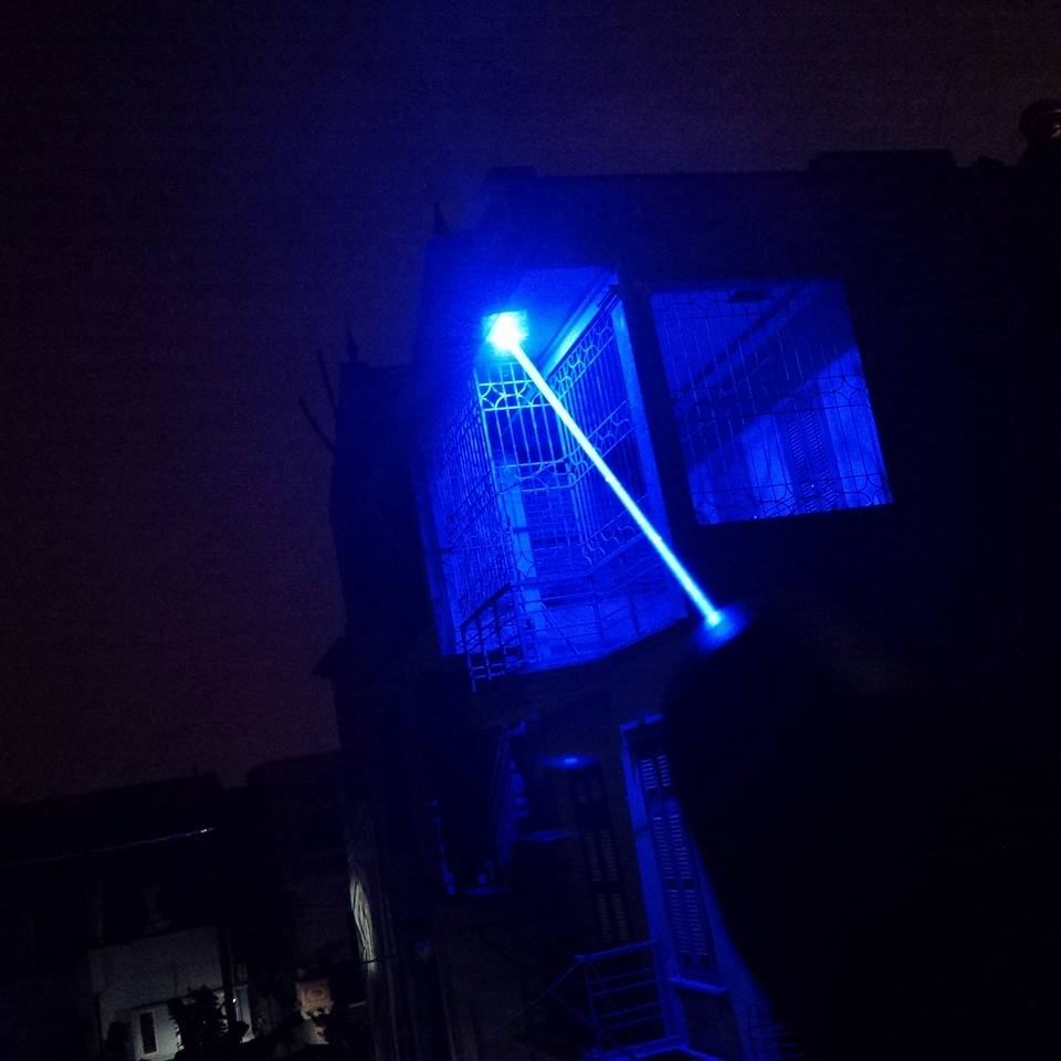Đèn Laser Blue công suất 3W tia màu xanh dương kèm pin sạc