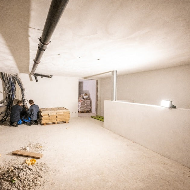 Đèn pin công nghiệp LEDLENSER AF12R độ sáng 8500lm chiếu xa 130m pin 4700mAh sạc DC tích hợp đuôi nam châm