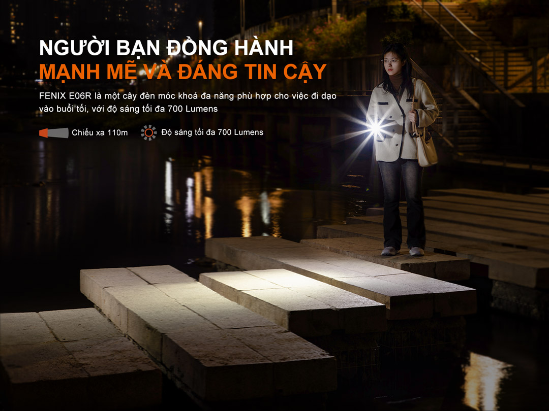 Đèn móc khoá với độ sáng mạnh mẽ 700 Lumens và chiếu xa 110m