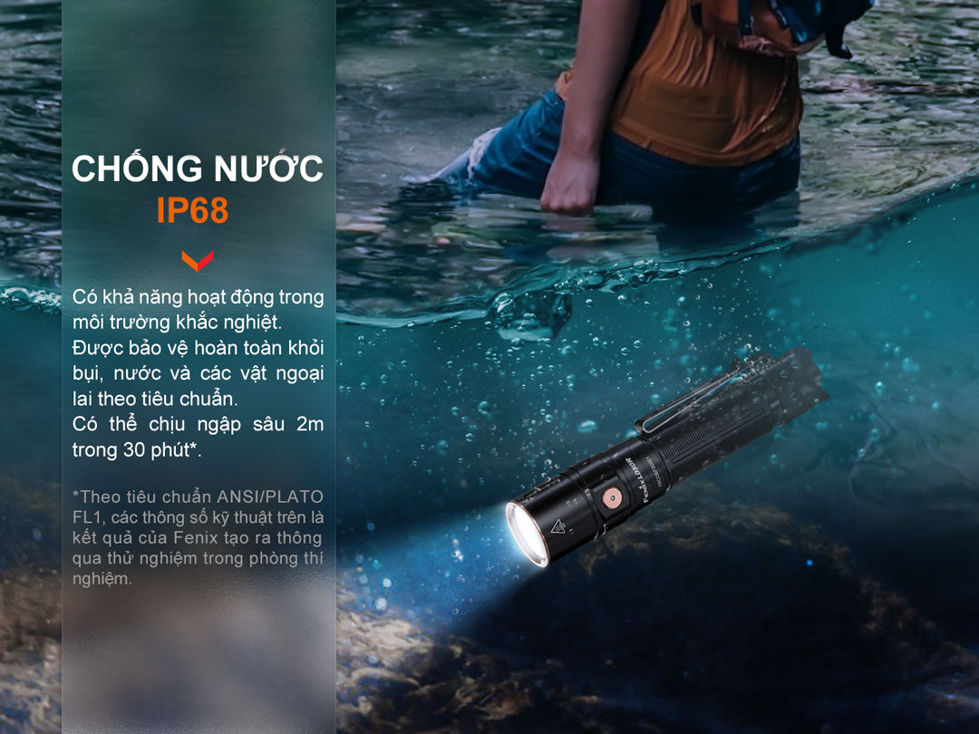 Đèn chống nước IP68 và có thể chịu ngập sâu 2m trong 30p