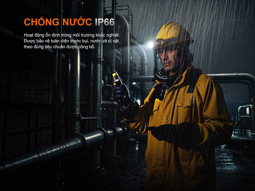 thực tế ngoài trời cho thấy khả năng bảo vệ toàn diện của Fenix WH35RE trước nước và bụi bẩn.