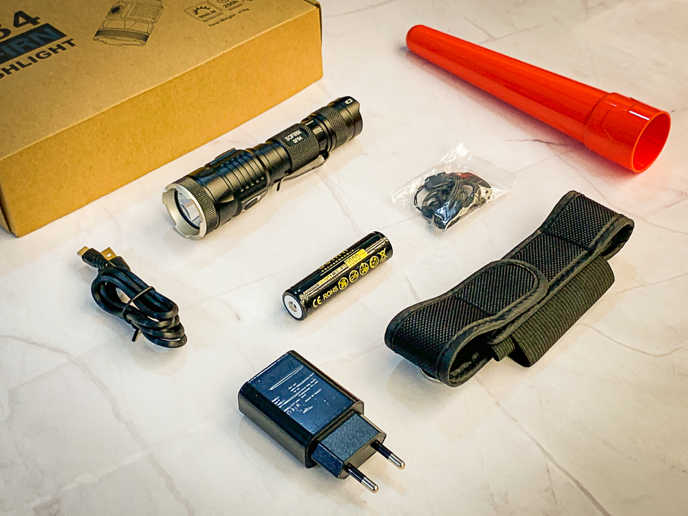 Đèn pin SOFIRN SF84 sáng 900 lumen chiếu xa 310m pin 18650 sạc Micro-USB