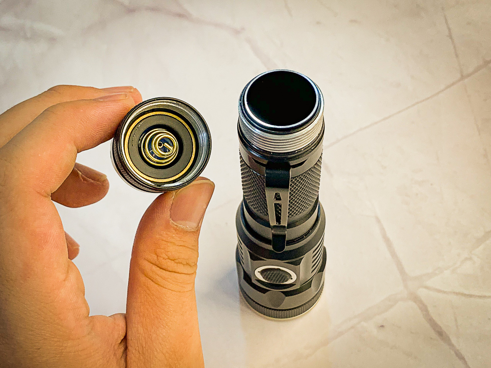 Đèn pin SOFIRN SF84 sáng 900 lumen chiếu xa 310m pin 18650 sạc Micro-USB