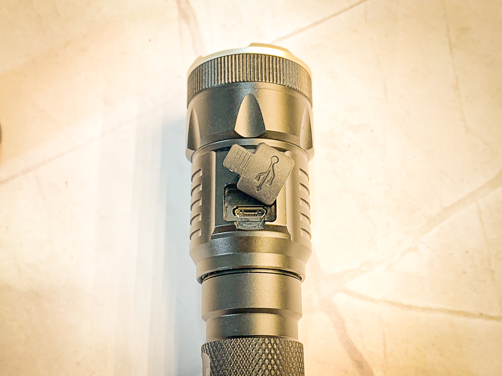 Đèn pin SOFIRN SF84 sáng 900 lumen chiếu xa 310m pin 18650 sạc Micro-USB