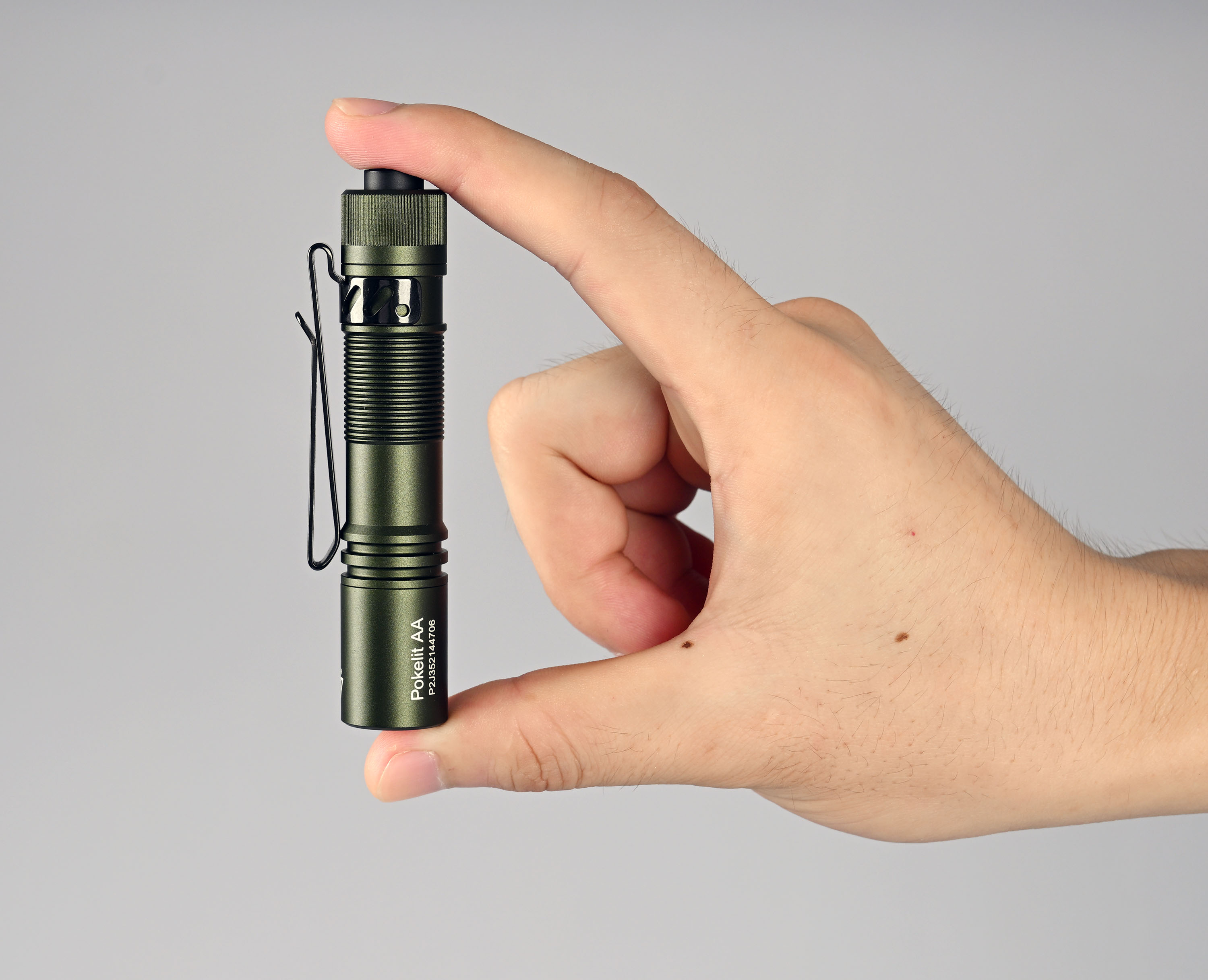 Đèn pin ACEBEAM POKELIT AA độ sáng 550lm chiếu xa 86m pin 14500 độ hoàn màu cao