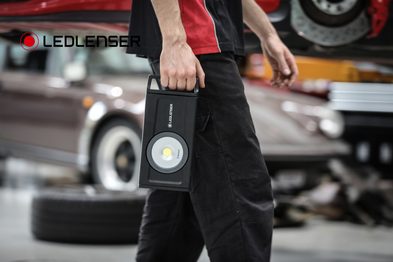 Đèn pin công nghiệp LEDLENSER IF8R độ sáng 4500 lumen sử dụng 3 pin 21700 12000mAh cổng sạc USB-C