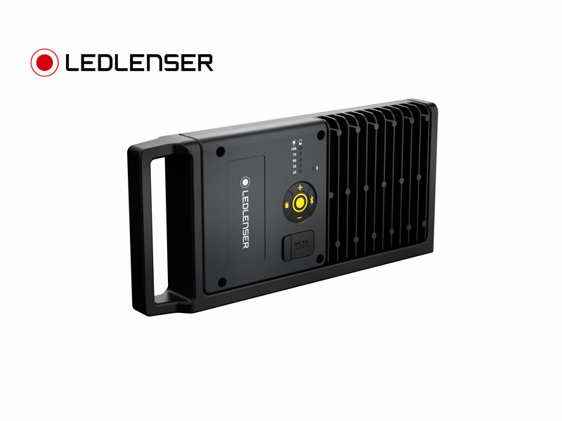 Đèn pin công nghiệp LEDLENSER IF8R độ sáng 4500 lumen sử dụng 3 pin 21700 12000mAh cổng sạc USB-C
