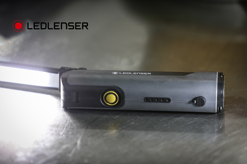 Đèn pin công nghiệp LEDLENSER IW5R Flex độ sáng 600 lumen sử dụng 1 pin 18650 2600mAh