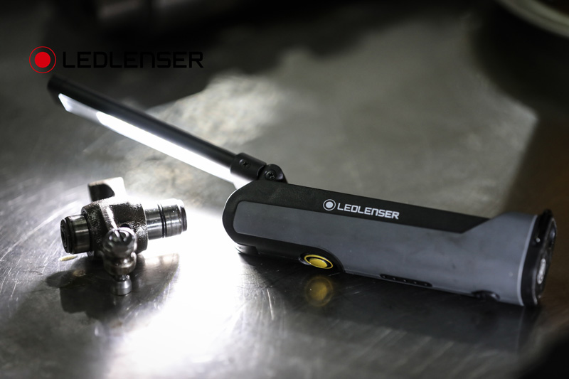 Đèn pin công nghiệp LEDLENSER IW5R Flex độ sáng 600 lumen sử dụng 1 pin 18650 2600mAh