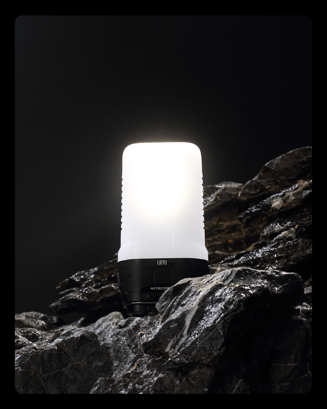 Đèn pin cắm trại NITECORE LR70 sáng 3.000 lumen chiếu xa 300m pin dung lượng 10000mAh USB-C powerbank