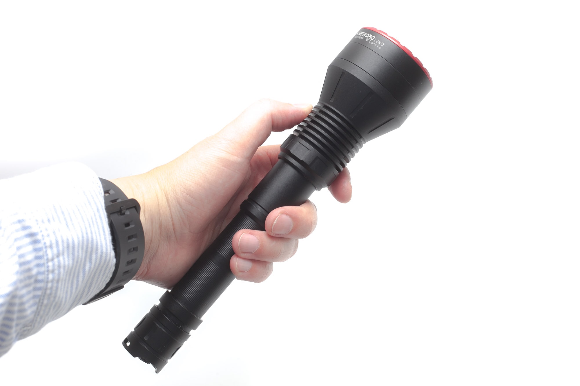 Đèn laser trắng MAXTOCH L2KD tầm chiếu siêu xa 3200m độ sáng 650 lumen sử dụng 2 pin Li-ion 21700 5000 mAh kèm theo