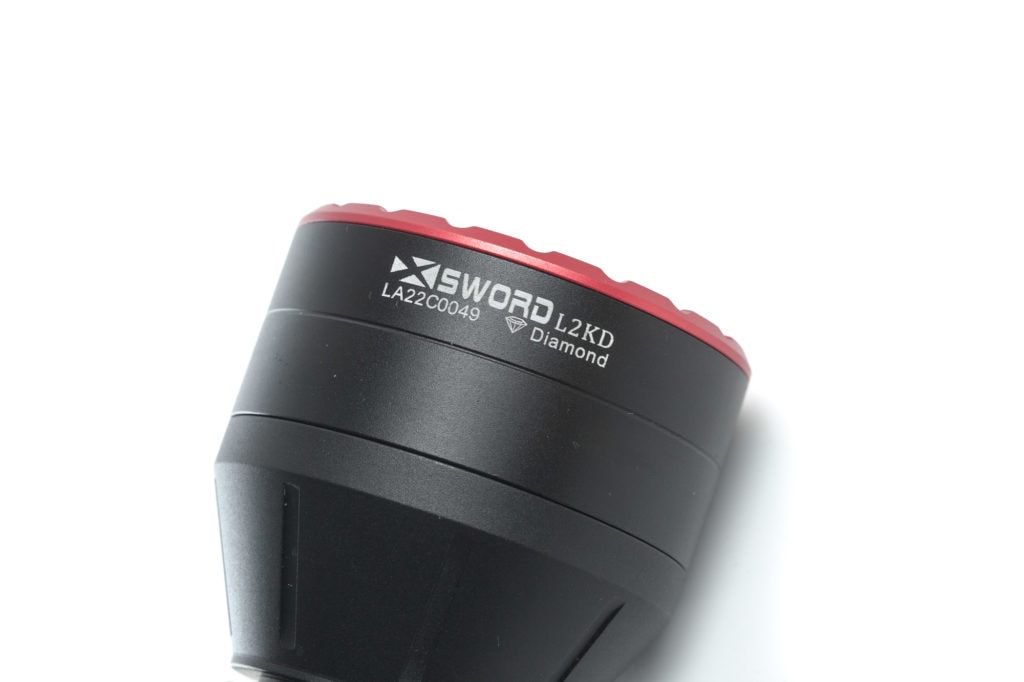 Đèn laser trắng MAXTOCH L2KD tầm chiếu siêu xa 3200m độ sáng 650 lumen sử dụng 2 pin Li-ion 21700 5000 mAh kèm theo