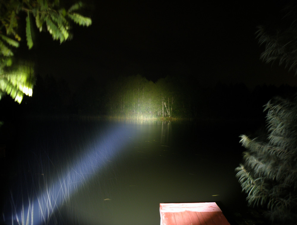 Đèn pin SOFIRN C8T độ sáng 1310 lumen chiếu xa 500m pin 18650 (pin sạc kèm theo)