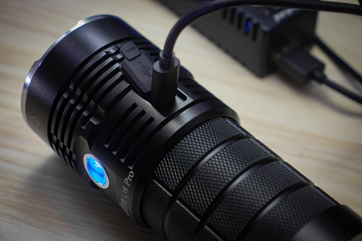 Đèn pin siêu sáng SOFIRN Q8 PRO Cree XHP50.2 độ sáng 11000 lumen