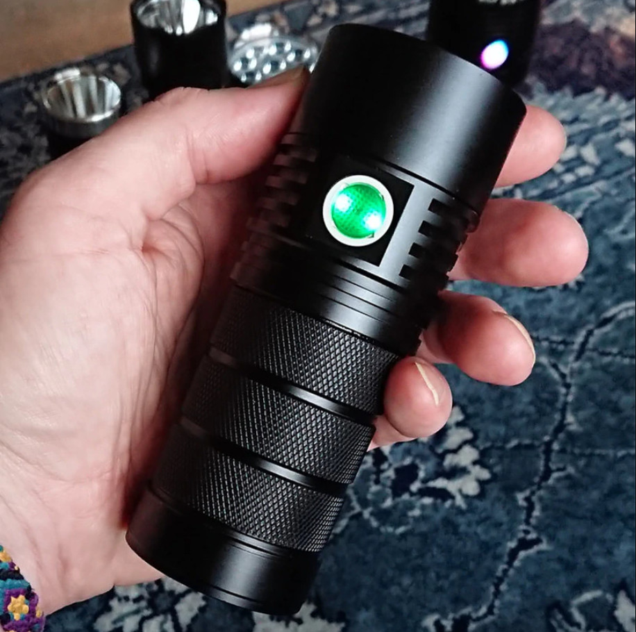 Đèn pin siêu sáng SOFIRN SP36 PRO sáng 8000 lumen chiếu xa 450m cổng sạc Type-C sử dụng 3 pin 18650 (kèm theo)