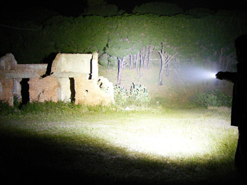 Đèn pin siêu sáng SOFIRN SP36 PRO sáng 8000 lumen chiếu xa 450m cổng sạc Type-C sử dụng 3 pin 18650 (kèm theo)