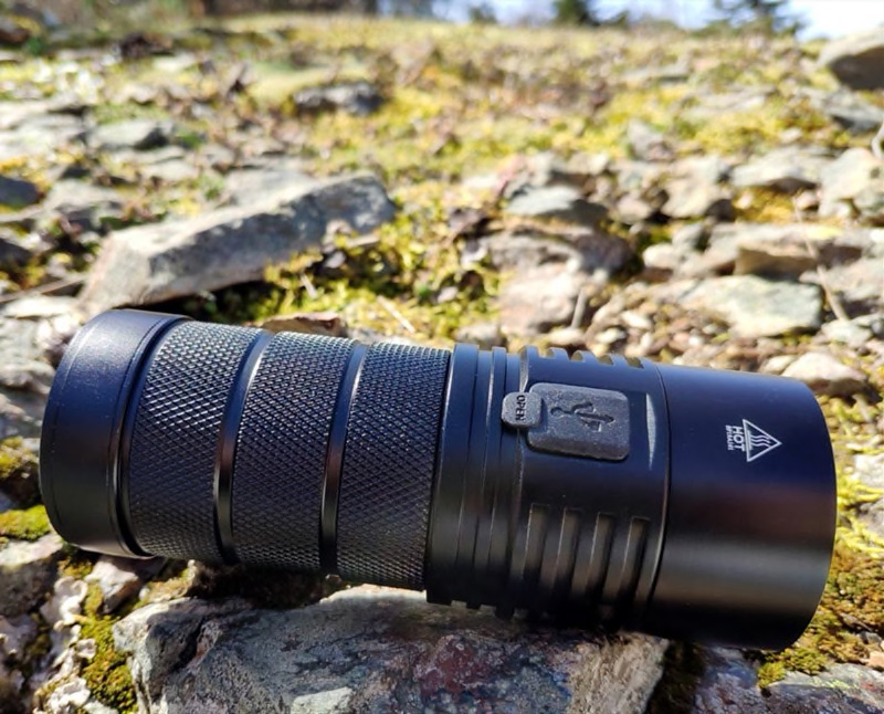 Đèn pin siêu sáng SOFIRN SP36 PRO sáng 8000 lumen chiếu xa 450m cổng sạc Type-C sử dụng 3 pin 18650 (kèm theo)