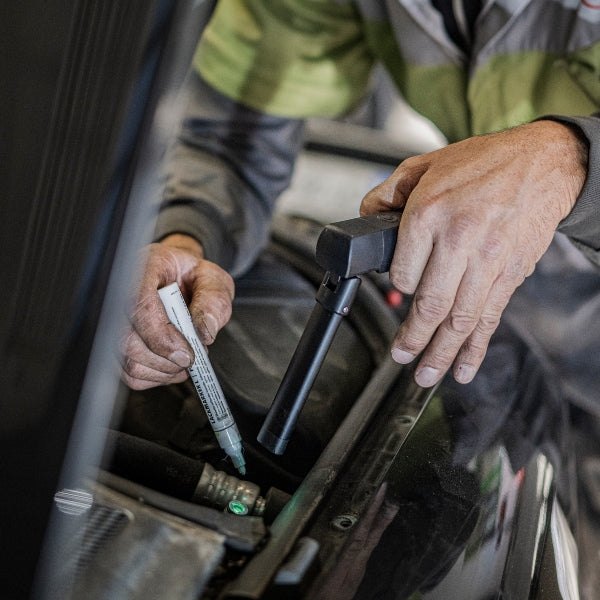 Đèn pin công nghiệp Ledlenser W7R Work – 600 lumen, ánh sáng trắng & UV, đầu xoay gập