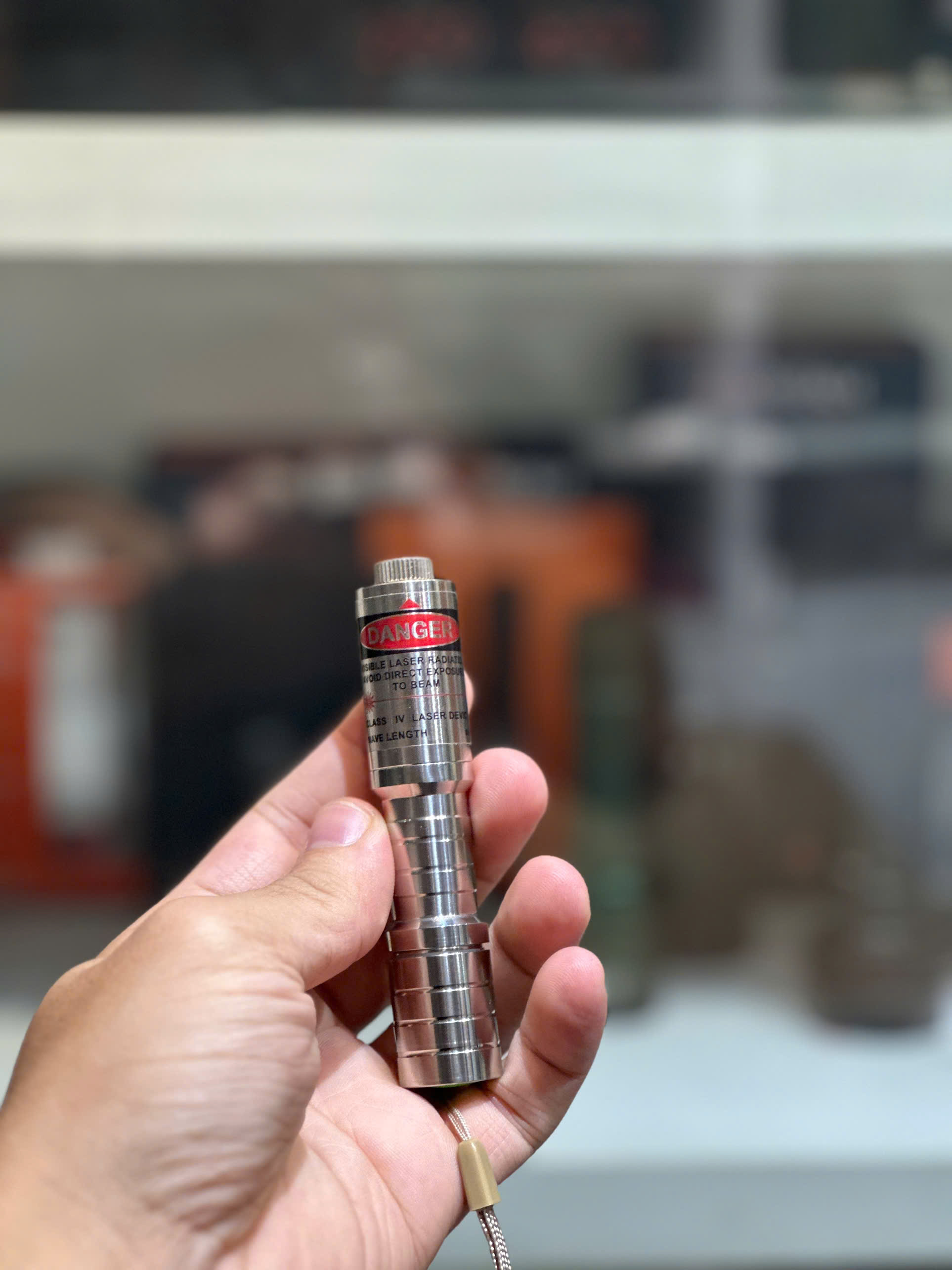 Đèn Laser Green 150mW sử dụng pin 14500 chiếu xa 5-10km