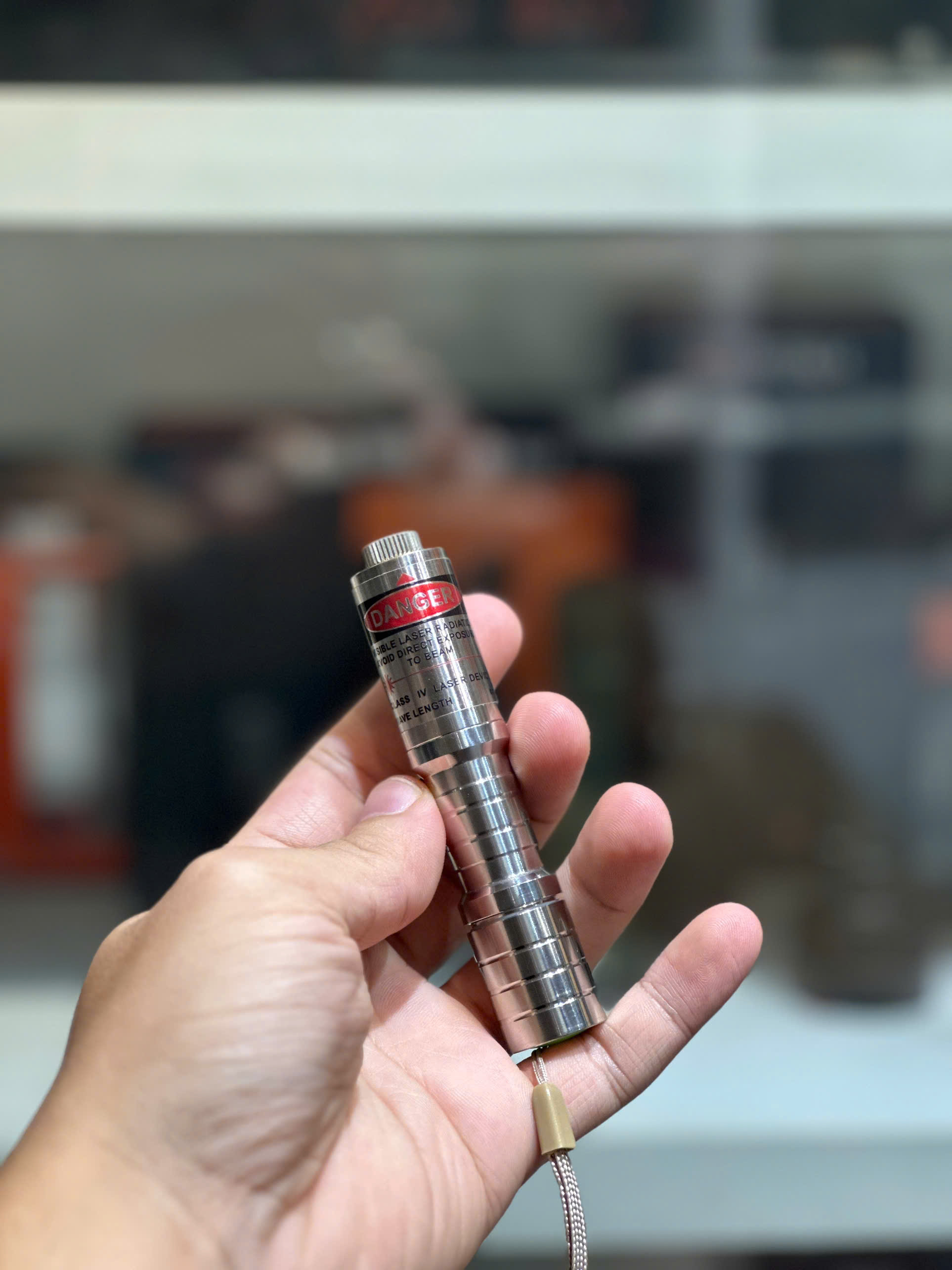 Đèn Laser Green 150mW sử dụng pin 14500 chiếu xa 5-10km