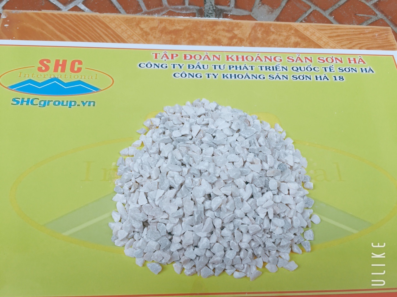 đá hạt trắng 4mm