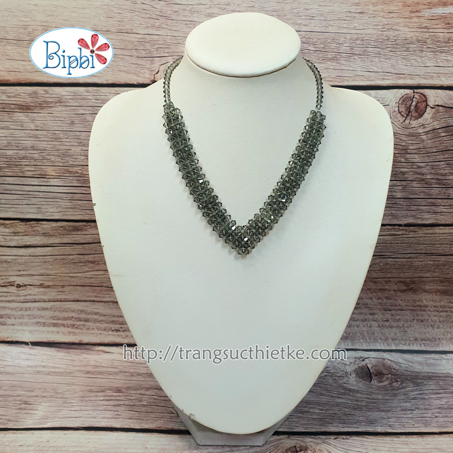 Vòng cổ pha lê Swarovski chữ V