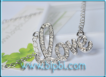 VCD 145 1 sản phẩm VCD - Vòng cổ chữ LOVE