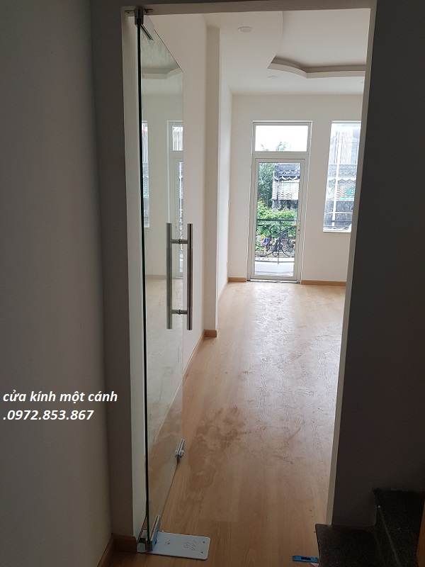 làm cửa kính cường,lực vách kính cường lực ở phường 7 bình thạnh