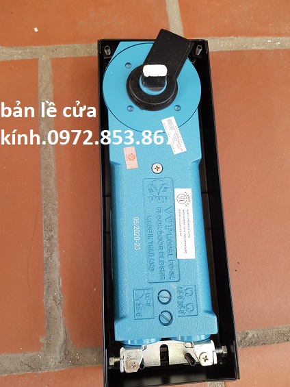 làm cửa kính cường lực vách kính ngăn phòng ở phường 2 quận 4