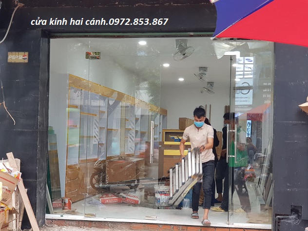làm cửa kính cường,lực vách kính cường lực ở phường 2 bình thạnh