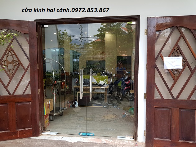làm cửa kính cường,lực vách kính cường lực ở phường 13 bình thạnh