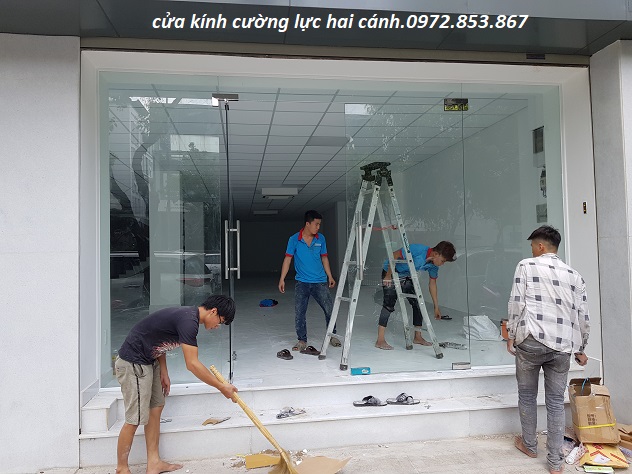 làm cửa kính cường,lực vách kính cường lực ở phường 4 quận 10