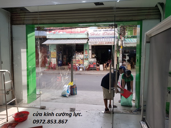 địa chỉ làm cửa kính vách kính cường lực ở phường 15 quận tân bình