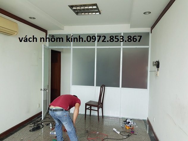 làm cửa kính cường lực vách kính ngăn phòng ở phường Bình Khánh quận 2
