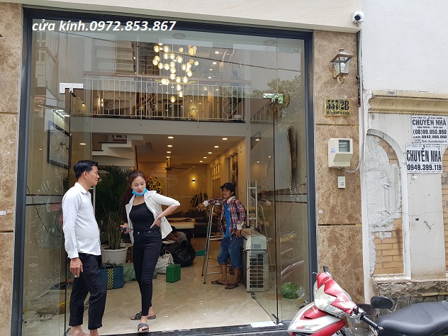 làm cửa kính cường,lực vách kính cường lực ở phường 6 quận 10