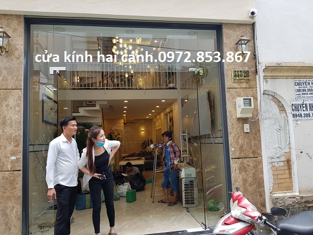 làm cửa kính cường lực vách kính ngăn phòng ở phường 15 quận 4