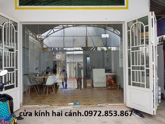 làm cửa kính cường lực vách kính ngăn phòng ở phường 8 quận 4