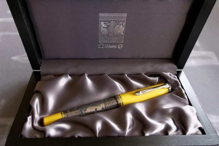 Bút máy Pelikan Toledo M910 Yellow
