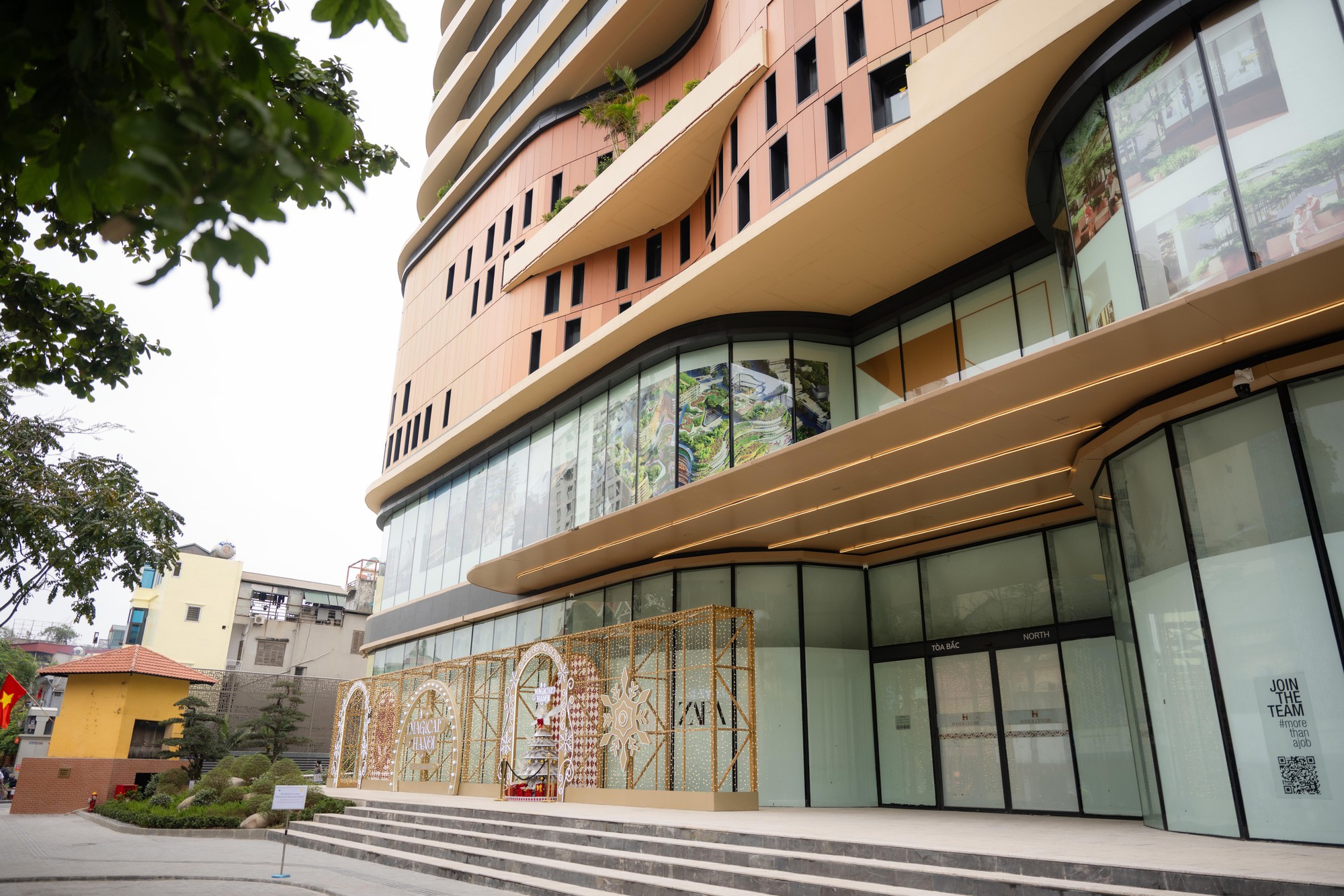 Tiến Bộ Plaza