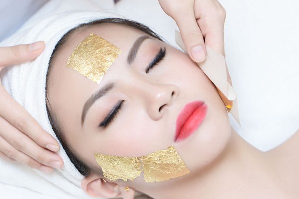 Công dụng trẻ hoá làn da làm đẹp bằng vàng lá 24k