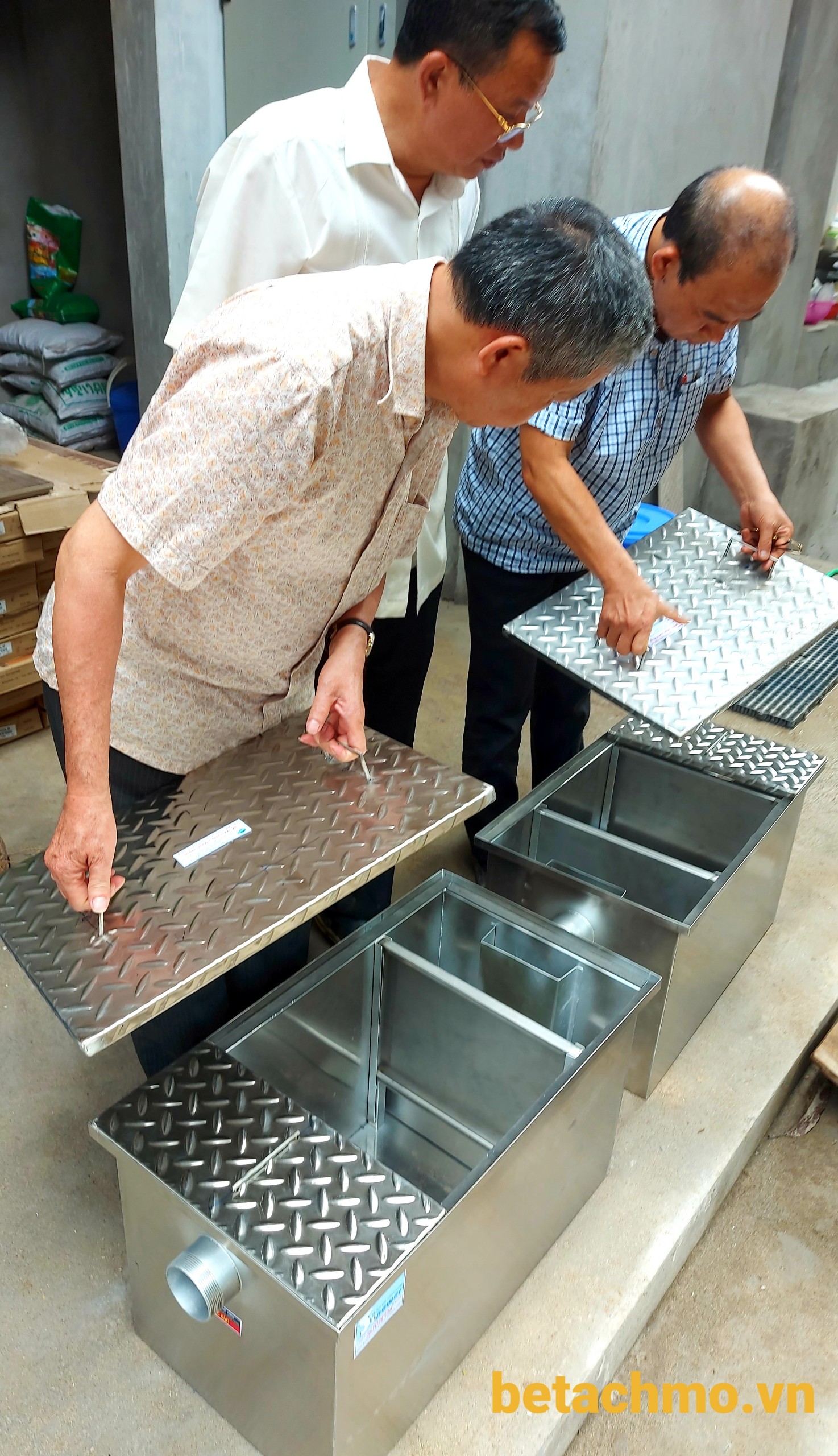 Nhiều chủ nhà hàng, cơ sở ăn uống lắp đặt bể tách mỡ thông minh
