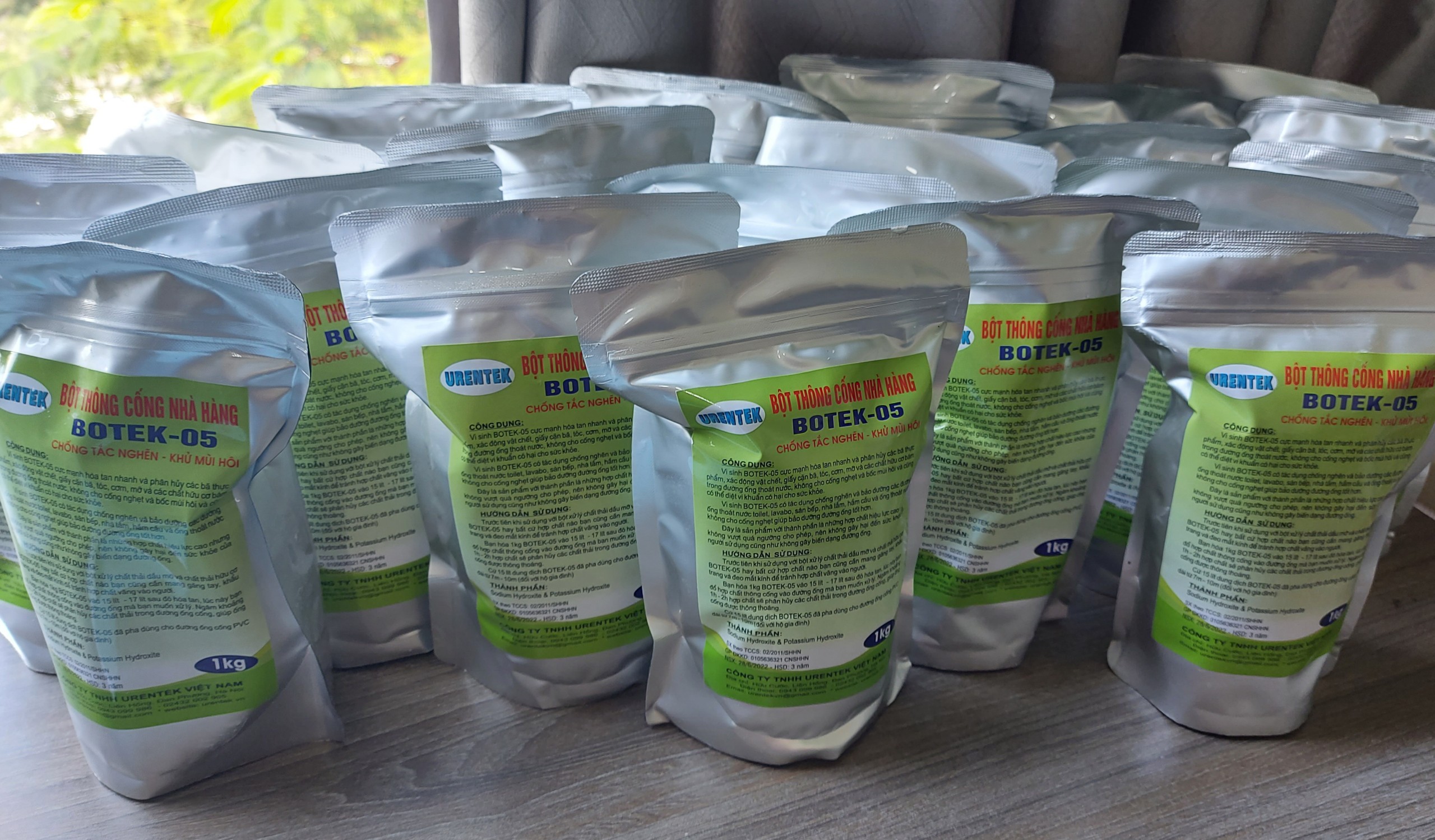Bột vi sinh tan mỡ Boteck 05 chống tắc nghẽn đường ống và khư mùi hôi