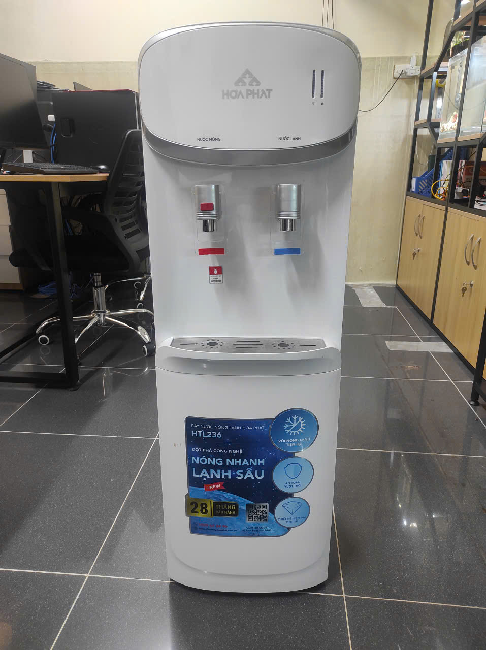 (Bảo hành 28 tháng) Cây nước nóng lạnh úp bình Hòa Phát HTL236 -Chíp điện tử