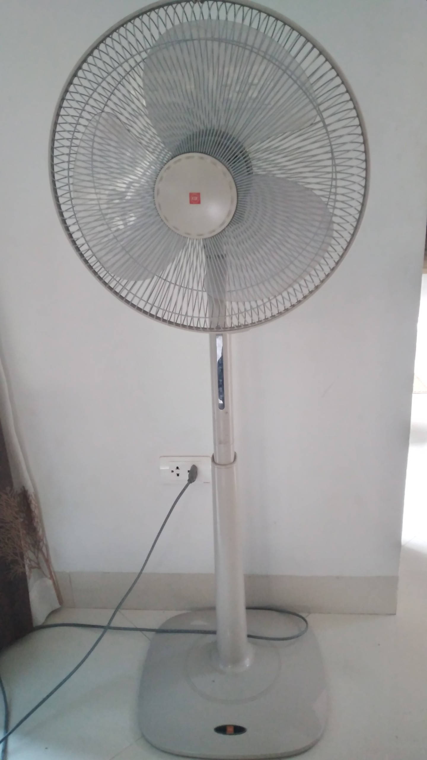 Quạt cây có điều khiển KDK M40K