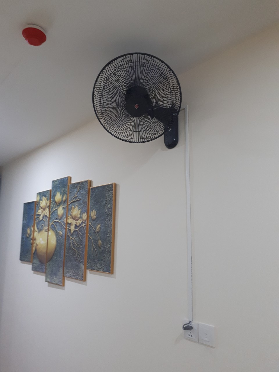 Quạt treo tường KDK M40M