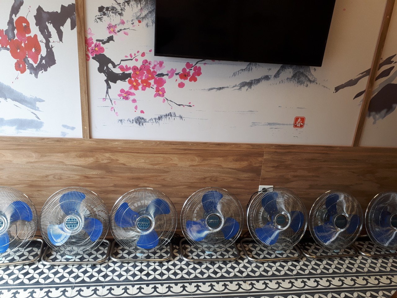 Quạt chân quỳ có tuốc năng Komasu BS50-TN