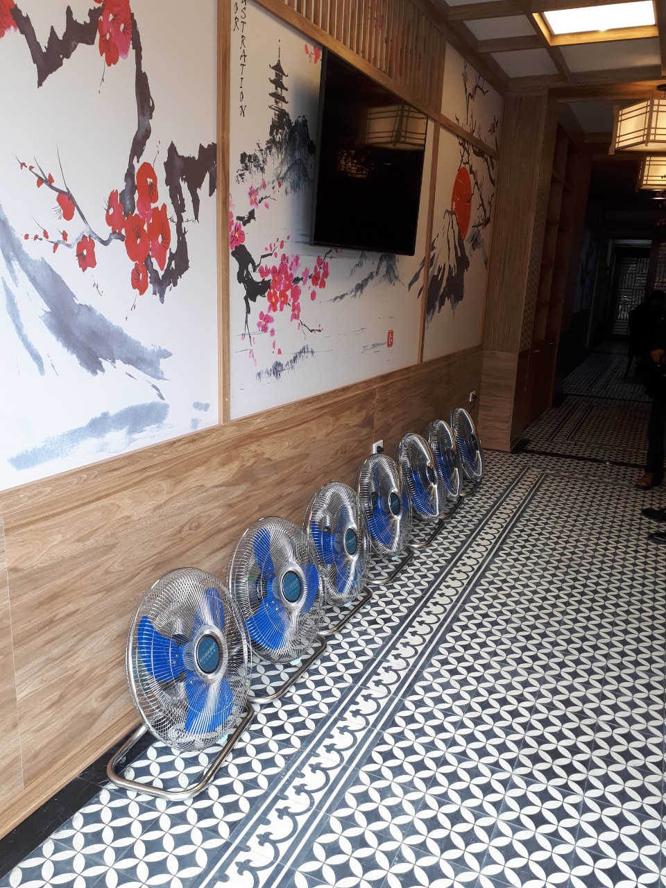 Quạt chân quỳ có tuốc năng Komasu BS45-TN